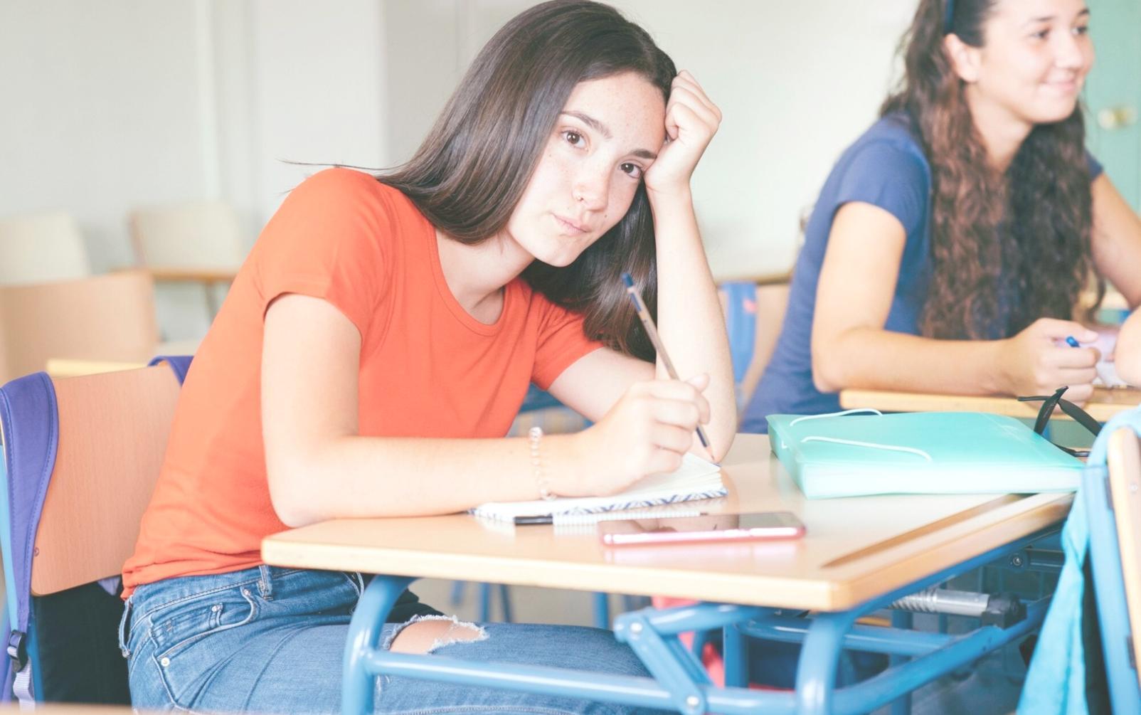 Studierende arbeiten gemeinsam an Finanzprojekten